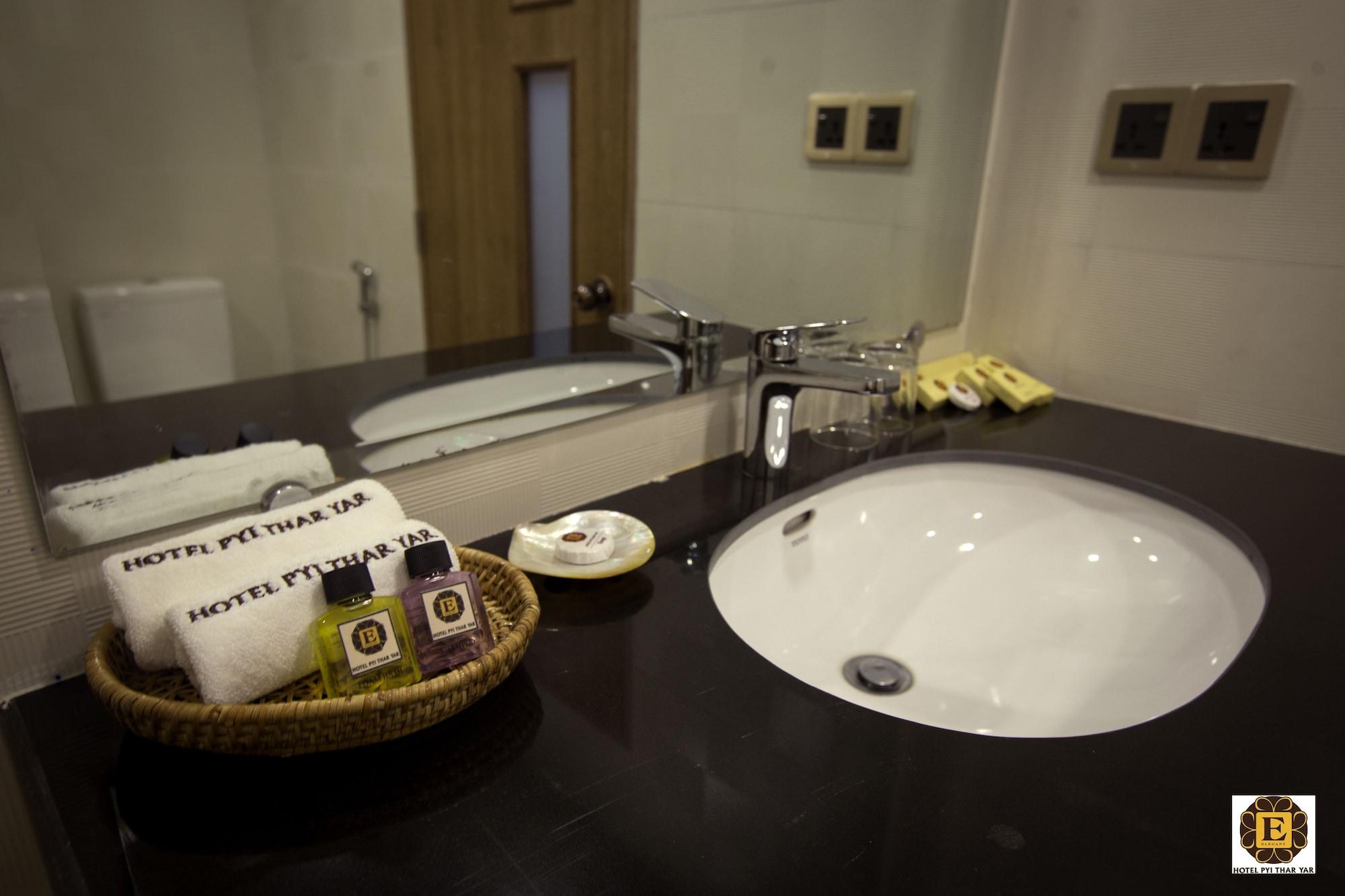 Elegant Hotel Pyi Thar Yar Yangon Ngoại thất bức ảnh