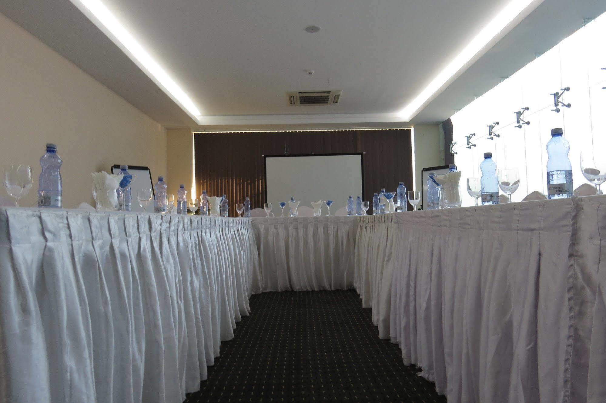 Elegant Hotel Pyi Thar Yar Yangon Ngoại thất bức ảnh